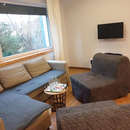 Maly Apartament W Zieleni Blisko Jeziora ชโรดา เวียลโกโปลสกา ภายนอก รูปภาพ