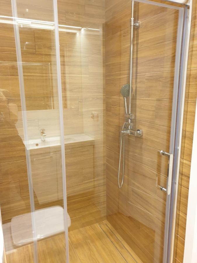 Maly Apartament W Zieleni Blisko Jeziora ชโรดา เวียลโกโปลสกา ภายนอก รูปภาพ