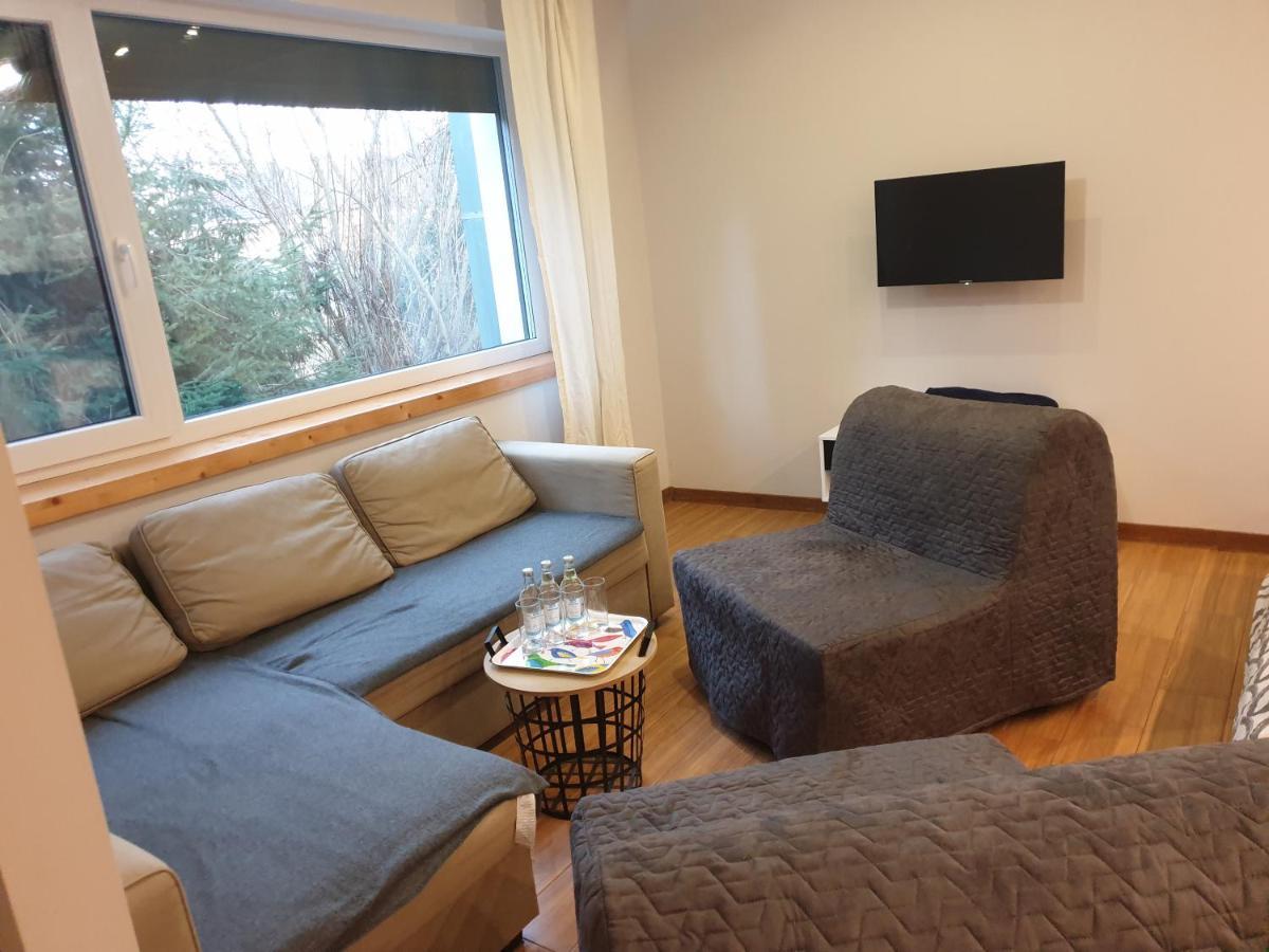 Maly Apartament W Zieleni Blisko Jeziora ชโรดา เวียลโกโปลสกา ภายนอก รูปภาพ