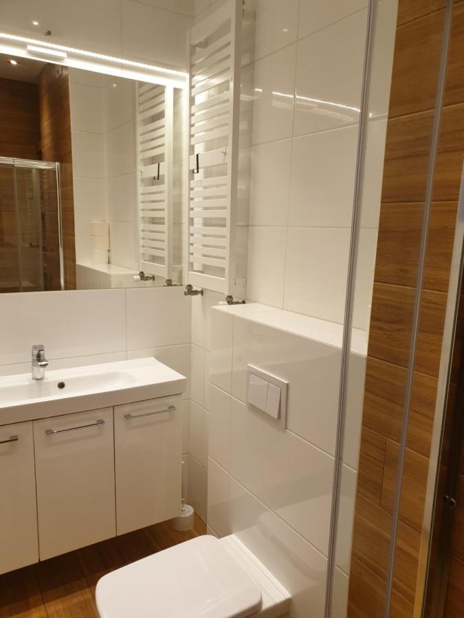 Maly Apartament W Zieleni Blisko Jeziora ชโรดา เวียลโกโปลสกา ภายนอก รูปภาพ